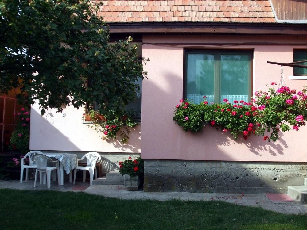 Lugas Szallas Jászberény Εξωτερικό φωτογραφία